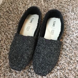 TOM slippers
